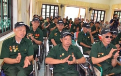 Nhà nước quyết định tặng quà cho người có công năm 2025