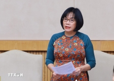 Thứ trưởng Bộ Tư pháp Đặng Hoàng Oanh trình bày báo cáo tiếp thu ý kiến thẩm định về Bộ Luật Hình sự (sửa đổi). (Ảnh: TTXVN)
