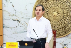 Đồng chí Phó Bí thư Tỉnh ủy, Chủ tịch UBND tỉnh Phạm Hoàng Sơn chỉ đạo các sở, ngành, địa phương cần nhanh chóng ổn định tổ chức, đảm bảo hoạt động thông suốt, hiệu quả