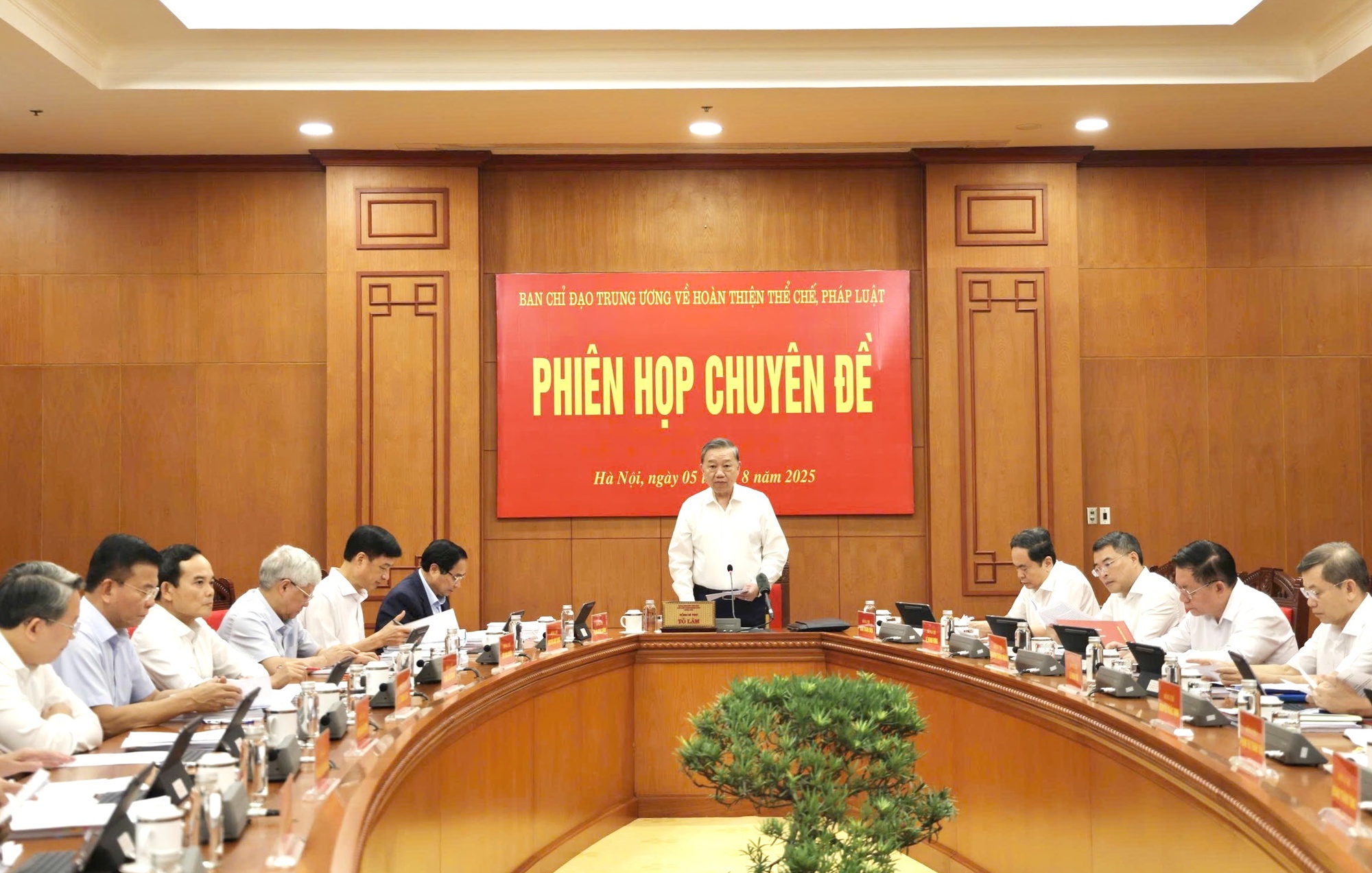 Tổng Bí thư Tô Lâm: Bám sát thực tiễn, tập trung giải quyết những vấn đề đang cản trở phát triển