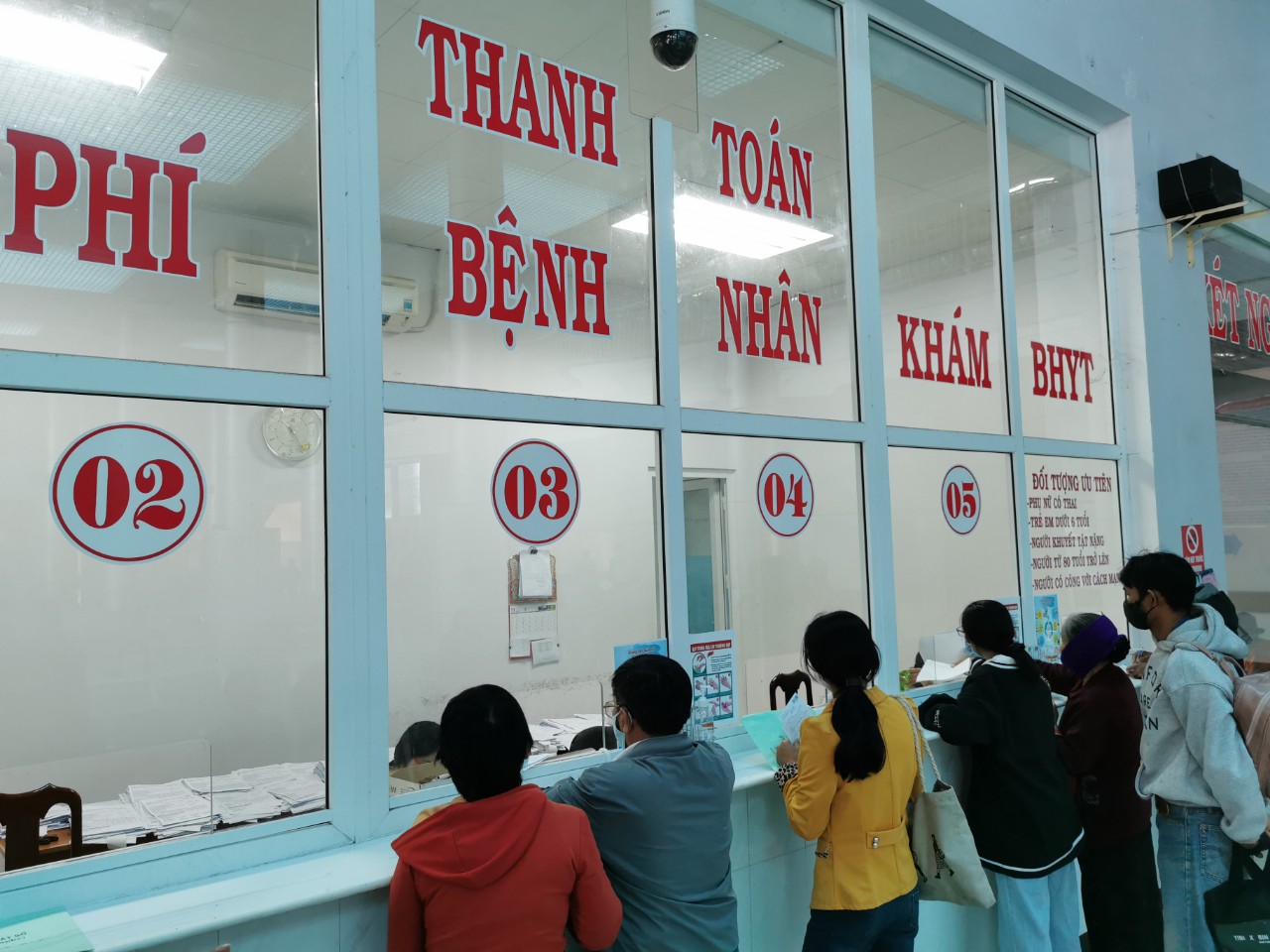 Kỳ họp thứ tư, Hội đồng nhân dân tỉnh Thái Nguyên khóa XIV thông qua mức hỗ trợ đóng bảo hiểm y tế cho người thuộc hộ gia đình cận nghèo và người thuộc hộ gia đình nghèo trên địa bàn tỉnh